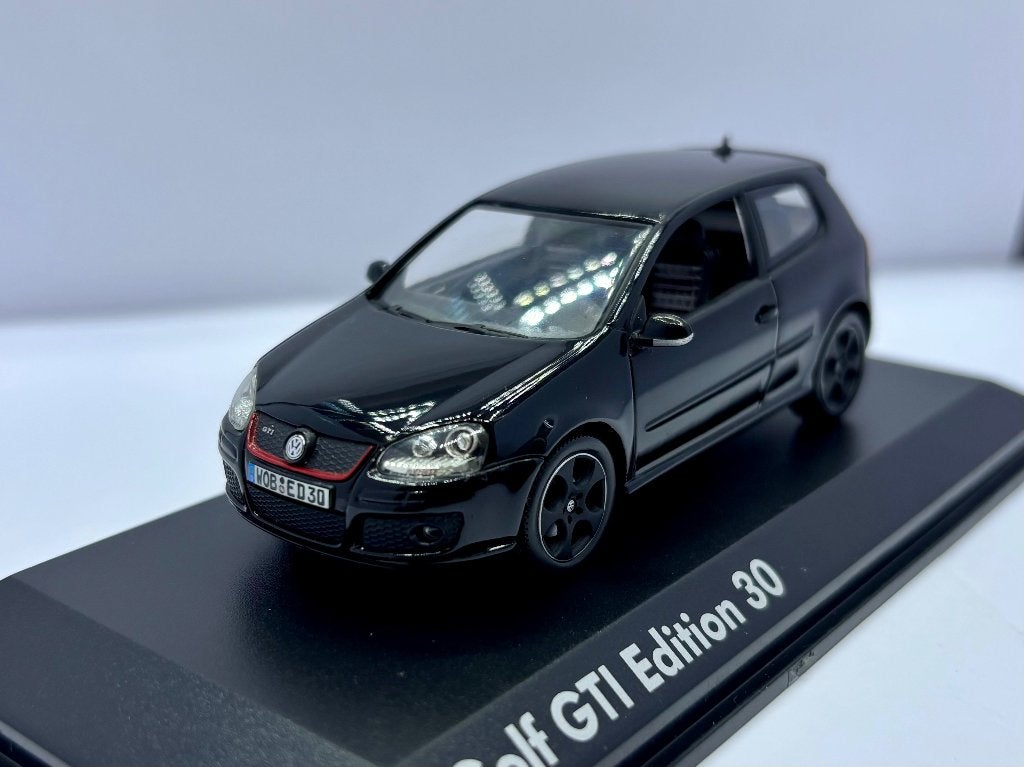 1:43  Volkswagen golf 5 GTI edition 30, Ophalen of Verzenden, Zo goed als nieuw, Auto, Overige merken