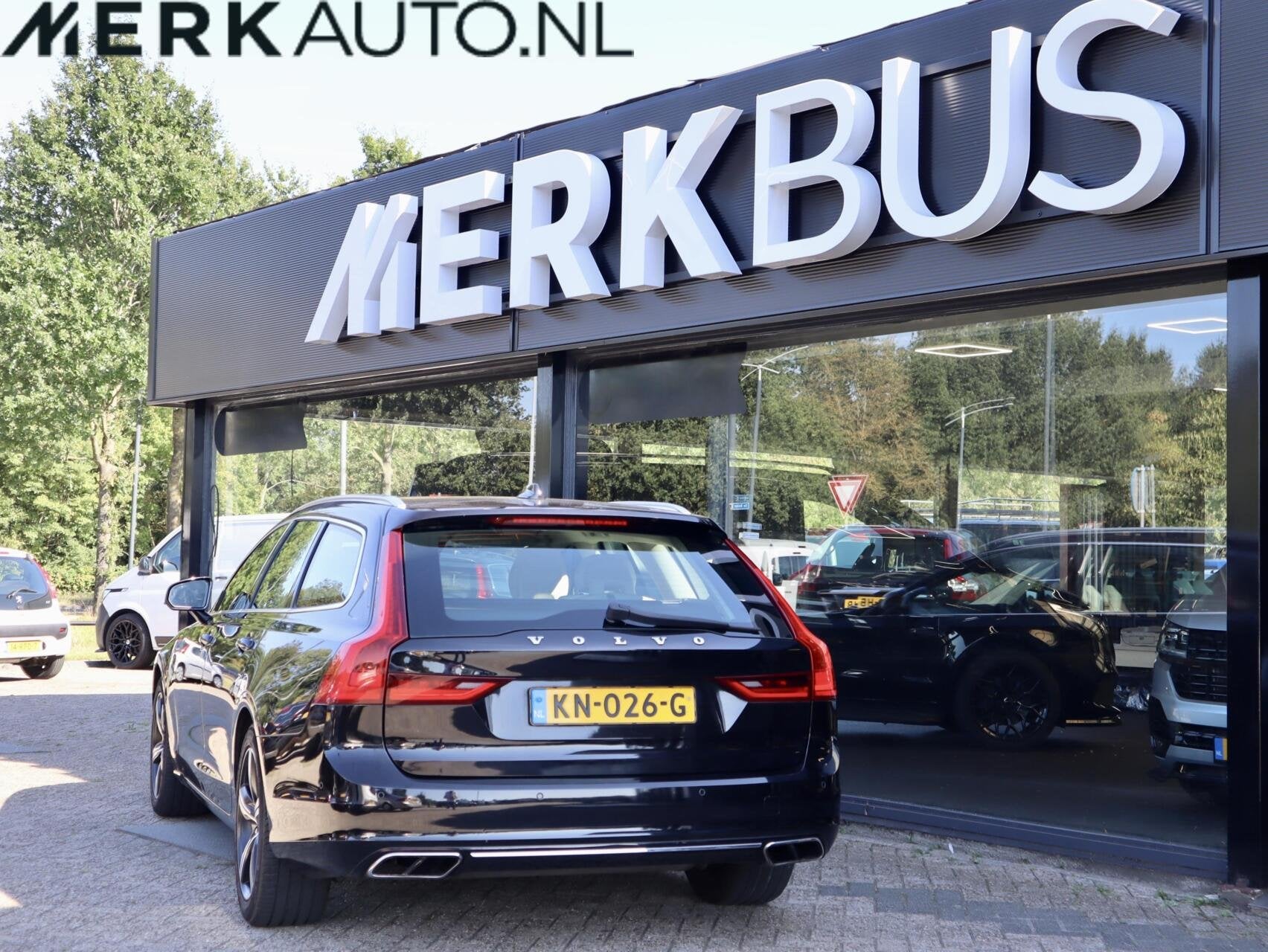 Volvo V90 2.0 T5 Momentum, Crème lederen bekleding, 15 km/l, Euro 6, 1969 cc, Zwart