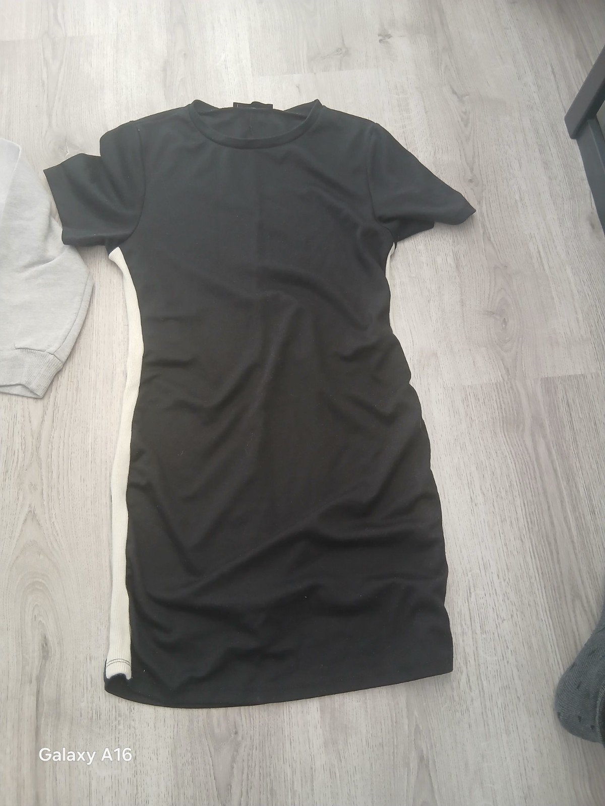 Zwart jurkje met witte streep van Pull & Bear, Maat 38/40 (M), Ophalen of Verzenden, Pull & Bear, Gedragen