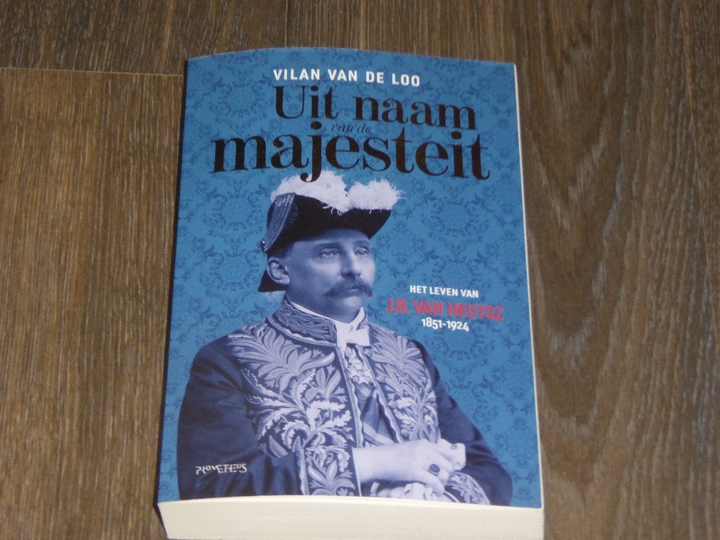 VILAN VAN DE LOO - Uit naam van de majesteit, Ophalen of Verzenden, Zo goed als nieuw, VILAN VAN DE LOO