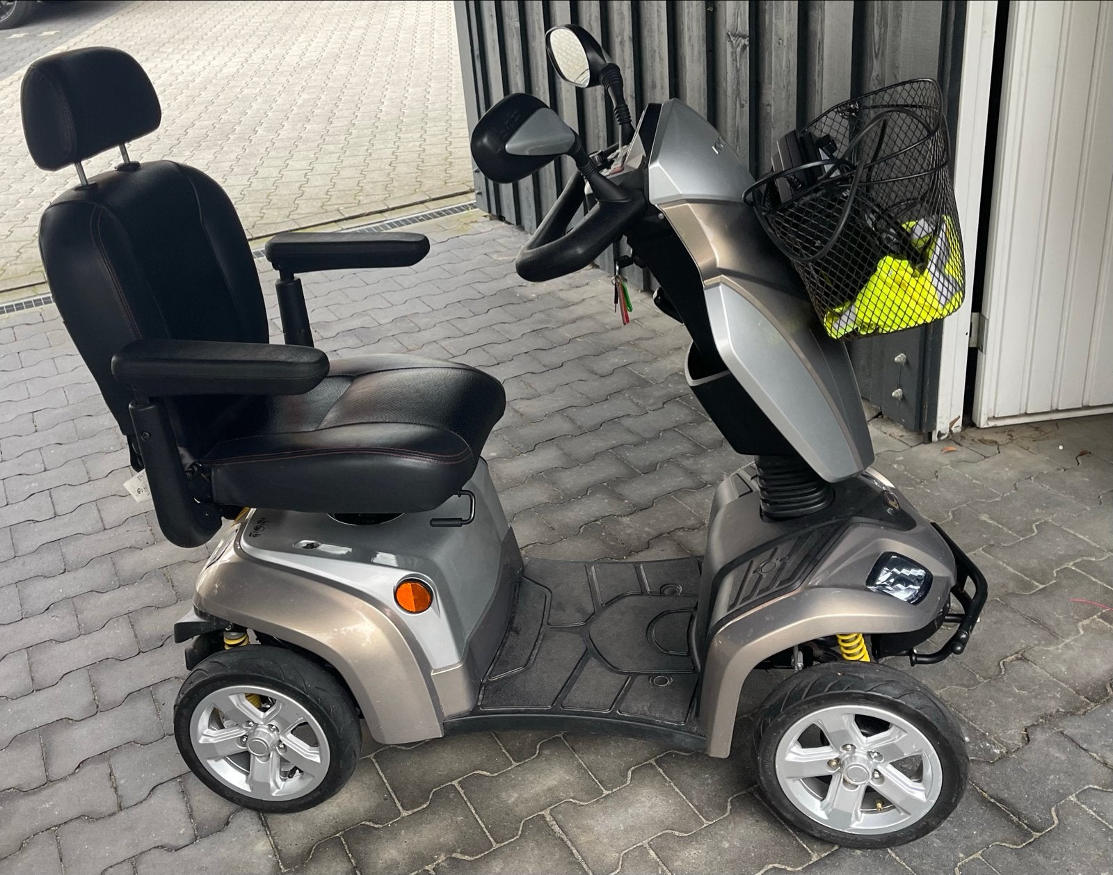 Zeer nette Kymco scootmobiel 1900 km, Ophalen of Verzenden, Zo goed als nieuw