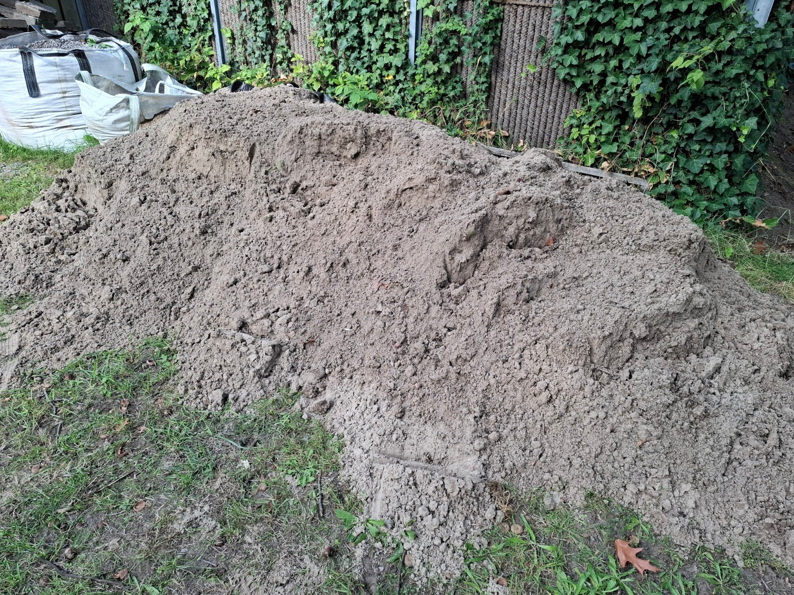 Gratis ophoogzand / geel zand, Tuin en Terras, Ophalen, Gebruikt, Ophoogzand