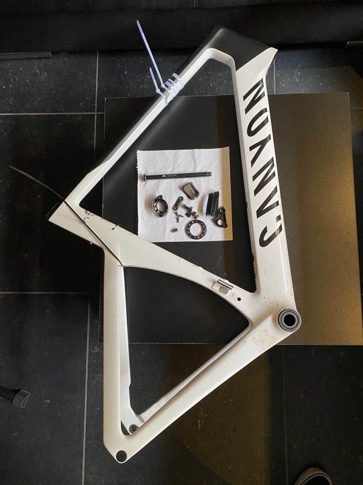 Canyon Aeroad frame [KAPOT], Fietsen en Brommers, Fietsen | Racefietsen, Gebruikt, Overige merken, Meer dan 20 versnellingen, Carbon