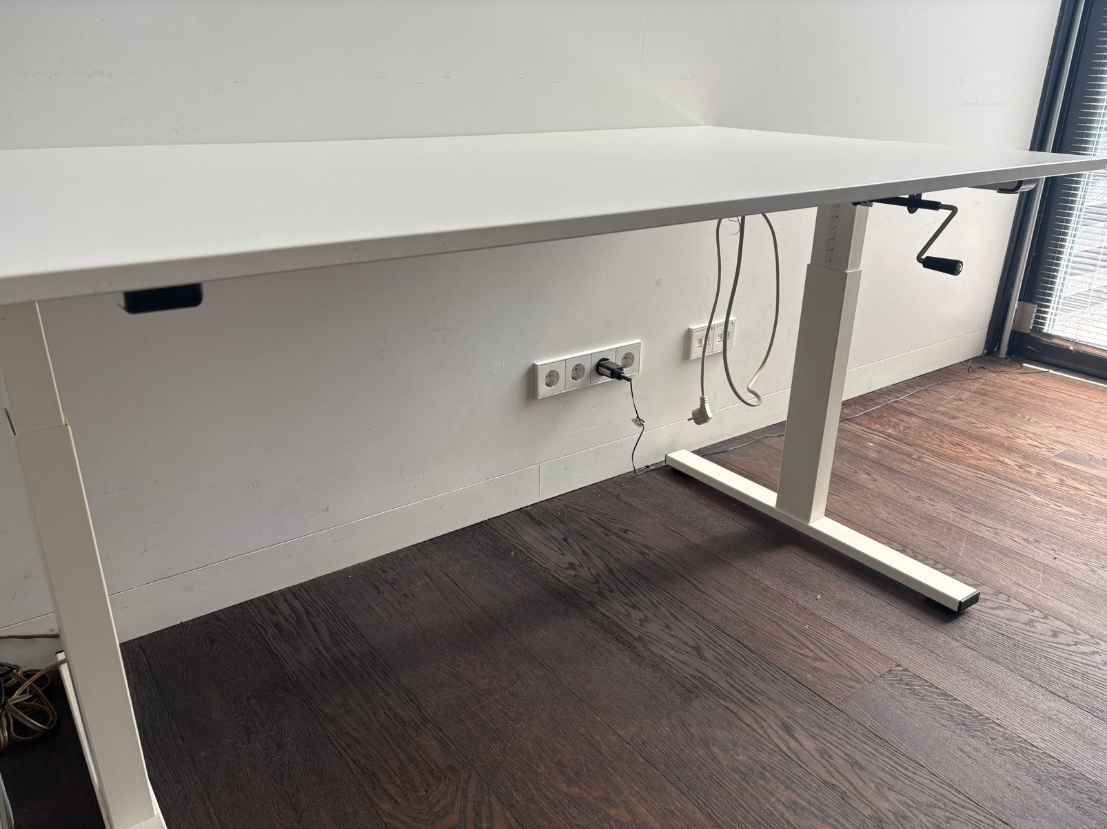 In hoogte verstelbaar bureau wit, Huis en Inrichting, Ophalen, In hoogte verstelbaar, Zo goed als nieuw