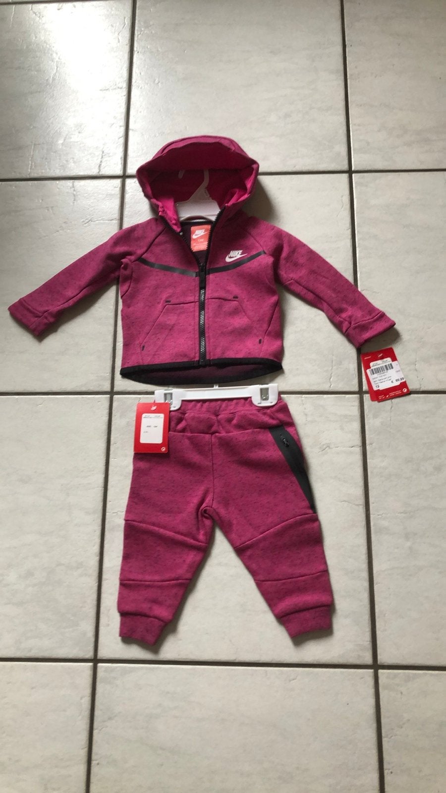 Nieuw Nike Tech Fleece trainingspak voor baby's, mt.80, Kinderen en Baby's, Ophalen of Verzenden, Nieuw, Meisje, Setje