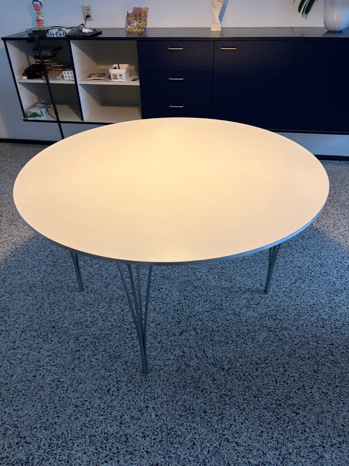 Fritz Hansen ronde tafel, wit laminaat, 100 cm, Huis en Inrichting, Tafels | Eettafels, Gebruikt, 50 tot 100 cm, Overige materialen