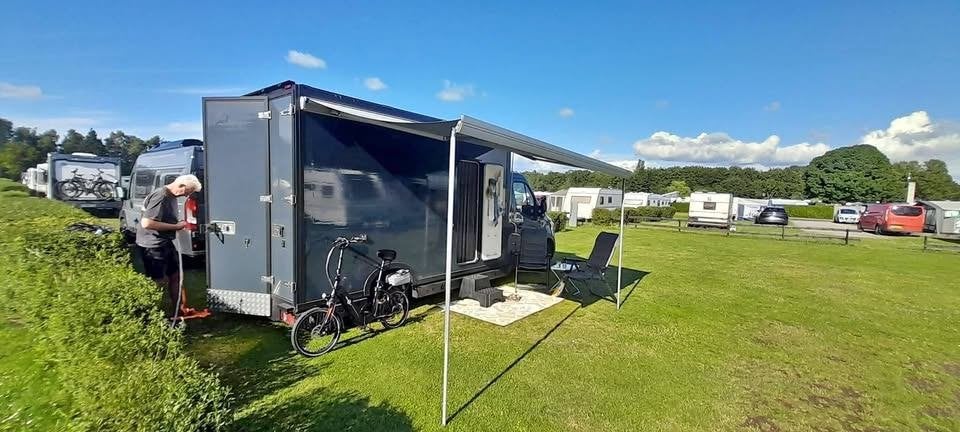 Renault Master Camper / Camperbus 'Off-Grid', Tot en met 2, 7 tot 12 maanden geleden, Particulier, Buitenlamp