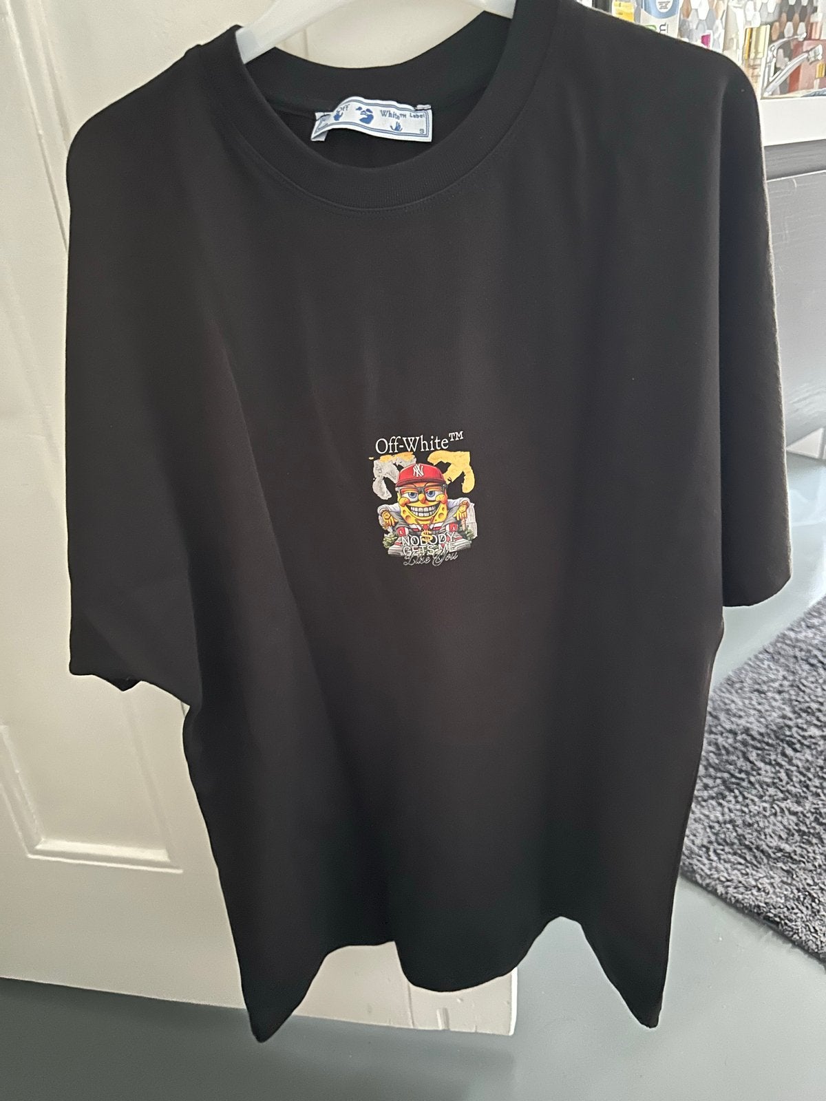 Off-White SpongeBob T-shirt Zwart Maat S NIEUW!, Ophalen, Zo goed als nieuw, Maat 46 (S) of kleiner, Zwart