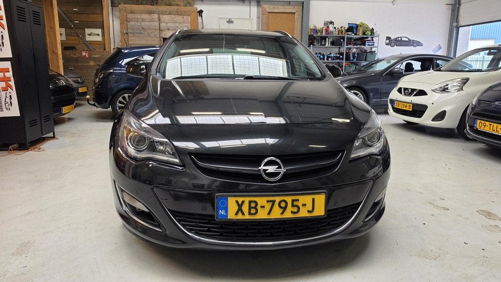 Opel Astra Sports Tourer 1.4 Turbo Sport Navi, Xenon, Blueto, Euro 5, Gebruikt, Zwart, 4 cilinders