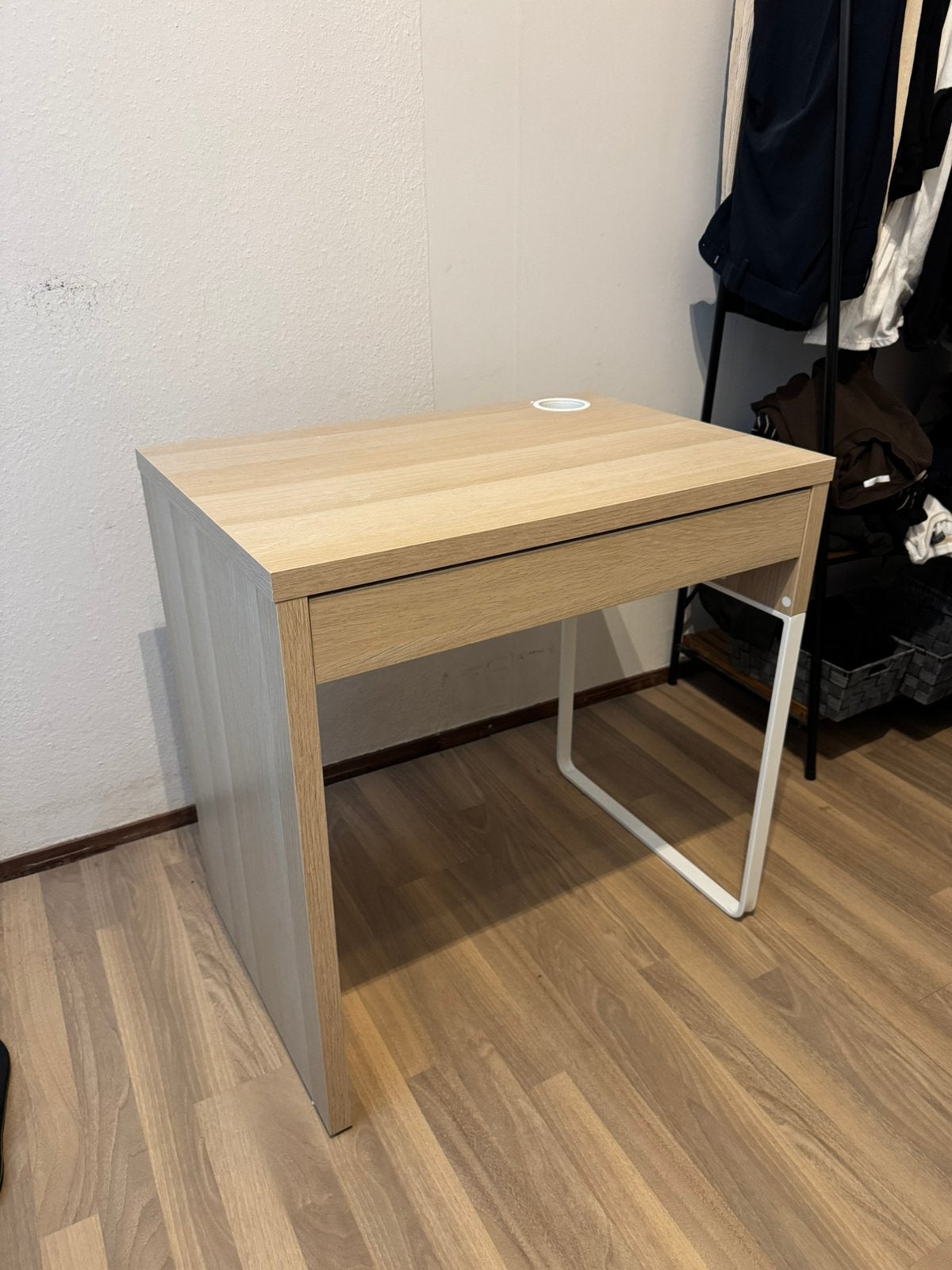 IKEA Table – Like New Condition – €20, Huis en Inrichting, Modern, Ophalen, Zo goed als nieuw