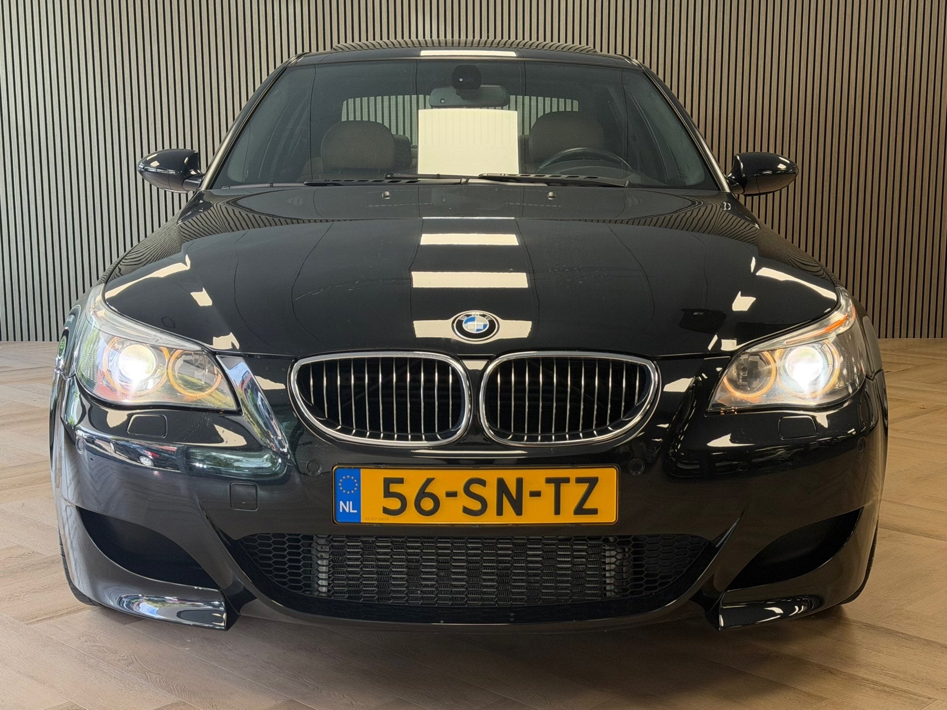 BMW 5-serie M5 SMG AUT. *NL-AUTO*NAP* SCHUIFDAK HEAD-UP DISP, Automaat, 1730 kg, Achterwielaandrijving, Gebruikt