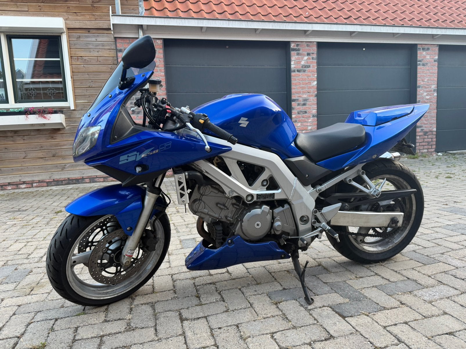 Suzuki SV650S – 2004 – 38.192 km – Verlaagd, 2 cilinders, Motorrijbewijs A, Gebruikt, Meer dan 35 kW