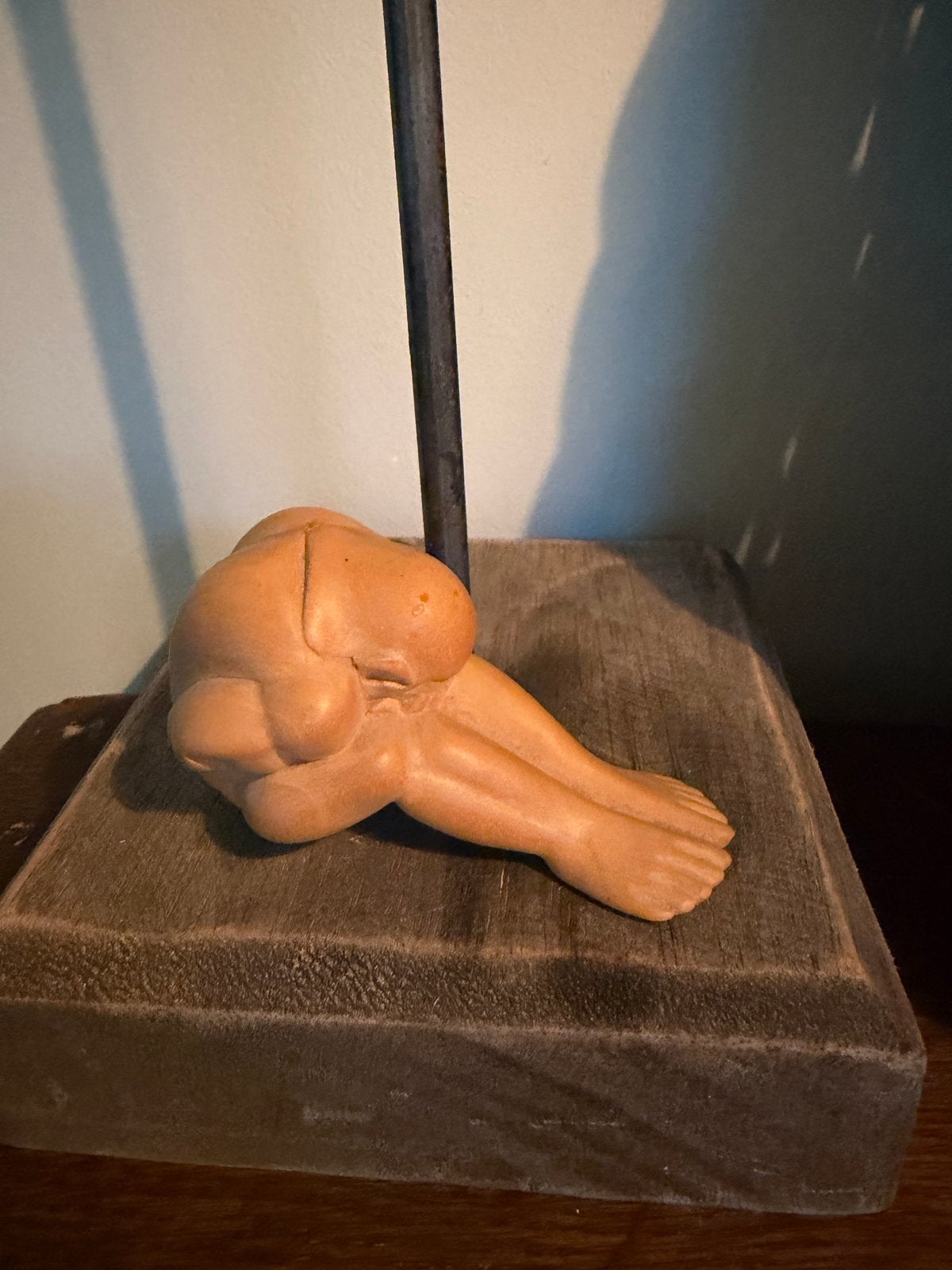 Klein houten yogiman 9 cm beeldje, Minder dan 20 cm, Ophalen of Verzenden, Handgemaakt, Beeld