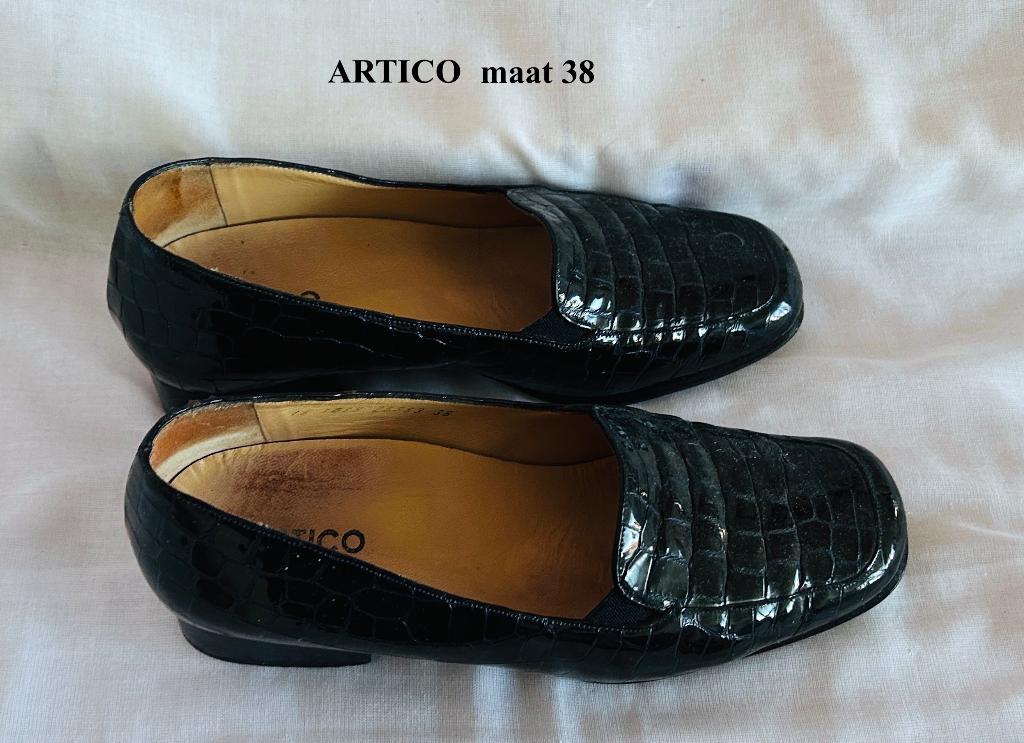 maat 38 ARTICO schoenen lakleer krokoprint Italiaans, Ophalen, Schoenen met lage hakken, Zwart, Gedragen
