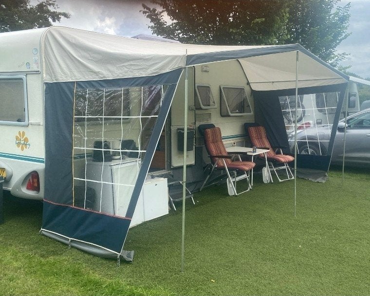 luifel caravan maat 11, Ophalen