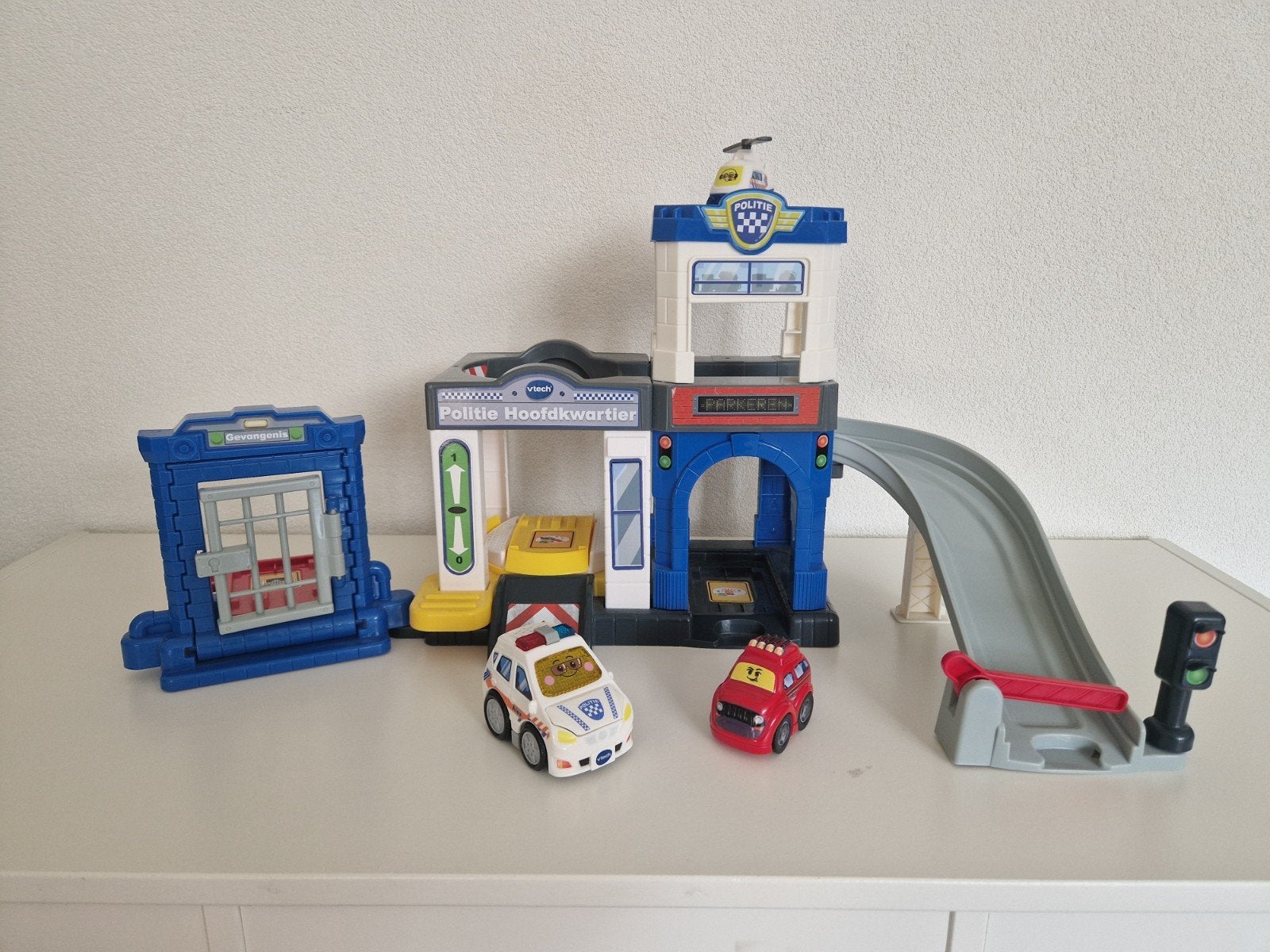 Vtech Toet Toet Politiehoofdkwartier met 2 auto's, Ophalen of Verzenden, Zo goed als nieuw