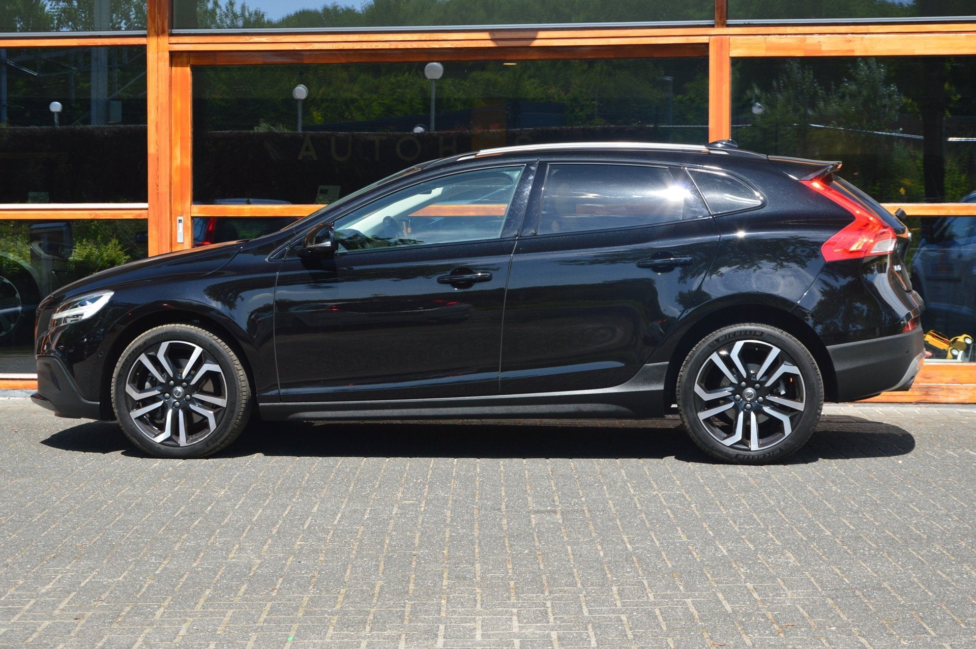 Volvo V40 Cross Country T3 Polar+ Luxury | Dealer Onderhoude, Dealer onderhouden, Euro 6, 4 cilinders, 700 kg