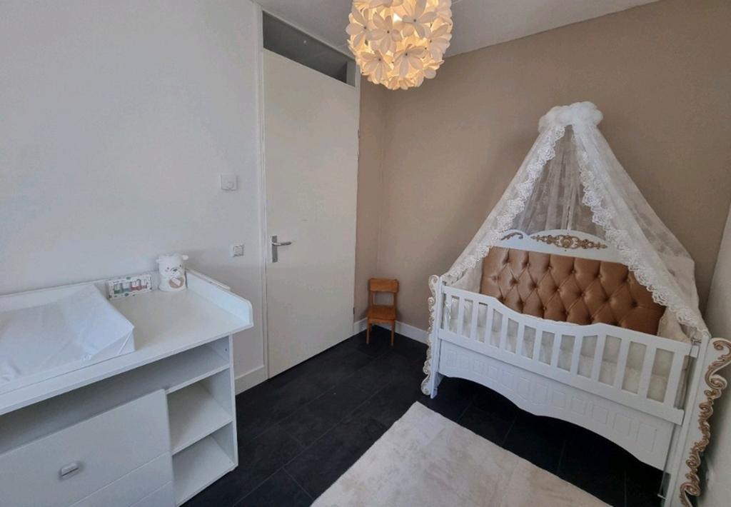Witte commode met lades en open vakken ikea smastad, Kinderen en Baby's, Kinderkamer | Commodes en Kasten, Ophalen of Verzenden