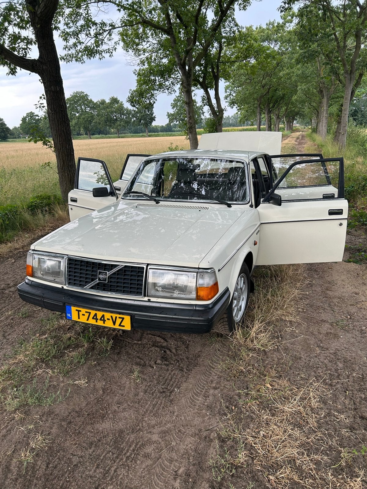 Volvo 244 240 sedan uit 1982, Auto's, Achterwielaandrijving, Wit, 98 pk, Handgeschakeld