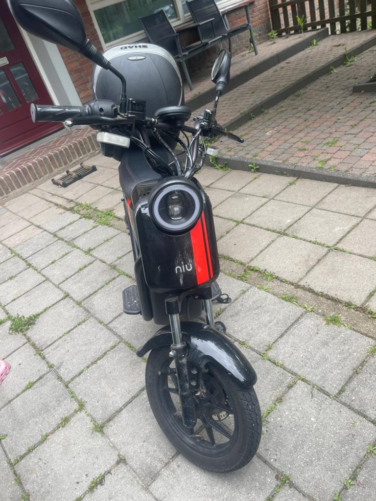 n elektrische snorscooter uit 2019, Fietsen en Brommers, Snorfietsen en Snorscooters, Verzenden, Zo goed als nieuw