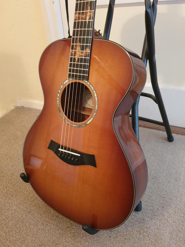 Taylor Custom Grand Concert Sunburst Pelican inlay, Ophalen, Zo goed als nieuw, Western- of Steelstringgitaar, Met koffer