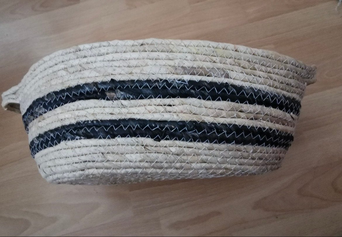 Ovale rieten mand naturel/donkerblauw 45x27x15 cm nieuw, Huis en Inrichting, Woonaccessoires | Schalen en Manden, Mand, Nieuw