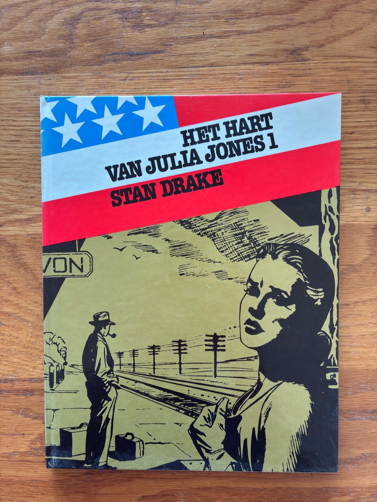 Amerikaanse Avonturenreeks Oberon jaren '80 - 4 hardcovers, Boeken, Ophalen, Zo goed als nieuw, Drake, Caniff, Raymond, Meerdere stripboeken