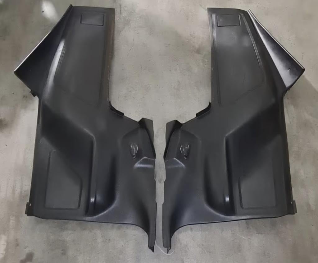 Ford Mustang 2 | Nette originele zwarte zijpanelen + gordels, Auto-onderdelen, Interieur en Bekleding, Ophalen of Verzenden, Nieuw