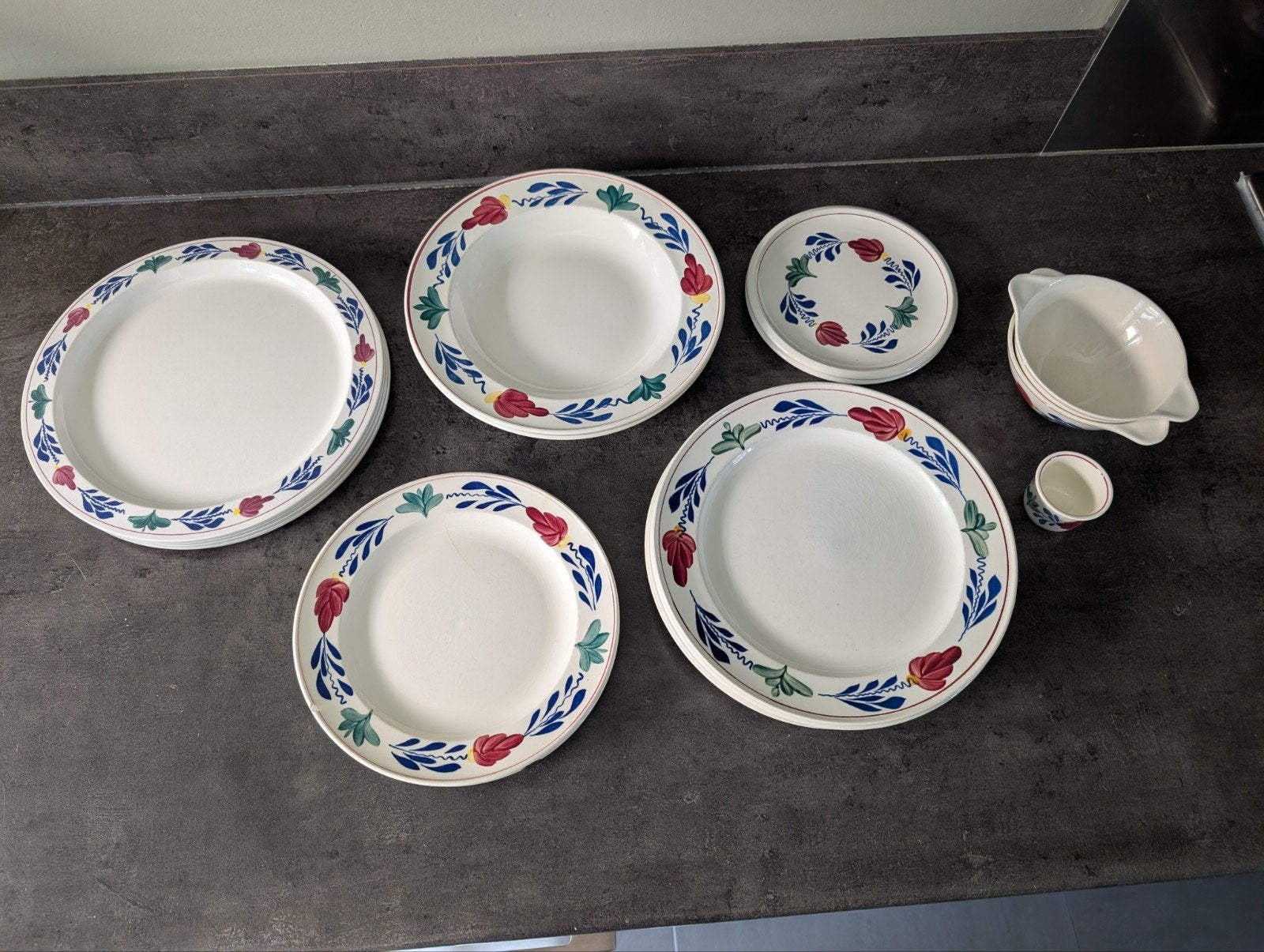 Boerenbond servies: borden, kommetjes en eierdopje, Antiek en Kunst, Ophalen