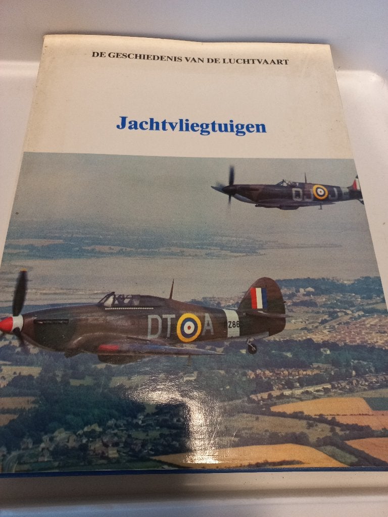 Jachtvliegtuigen. Lekturama., Ophalen of Verzenden, Tweede Wereldoorlog, Gelezen, Luchtmacht