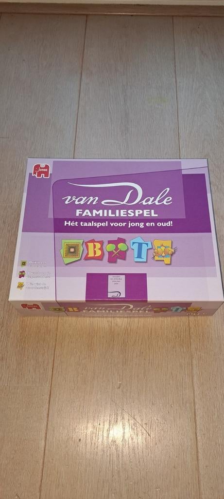 Van Dale familiespel taalspel gezelschapsspel bordspel, Ophalen of Verzenden, Zo goed als nieuw
