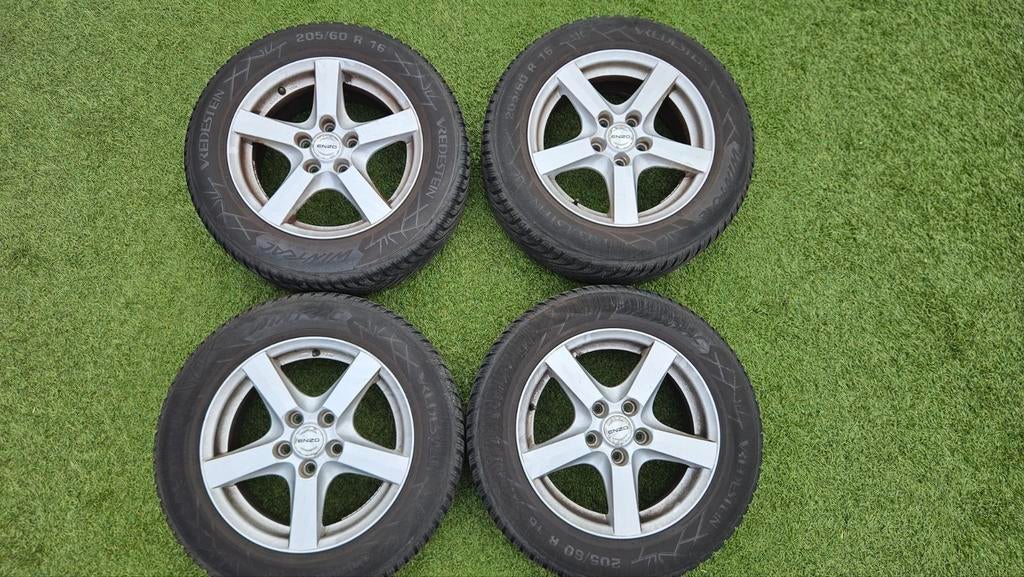 Vredestein Winterbanden 16inch op LM velgen, Ophalen, Gebruikt, Mazda