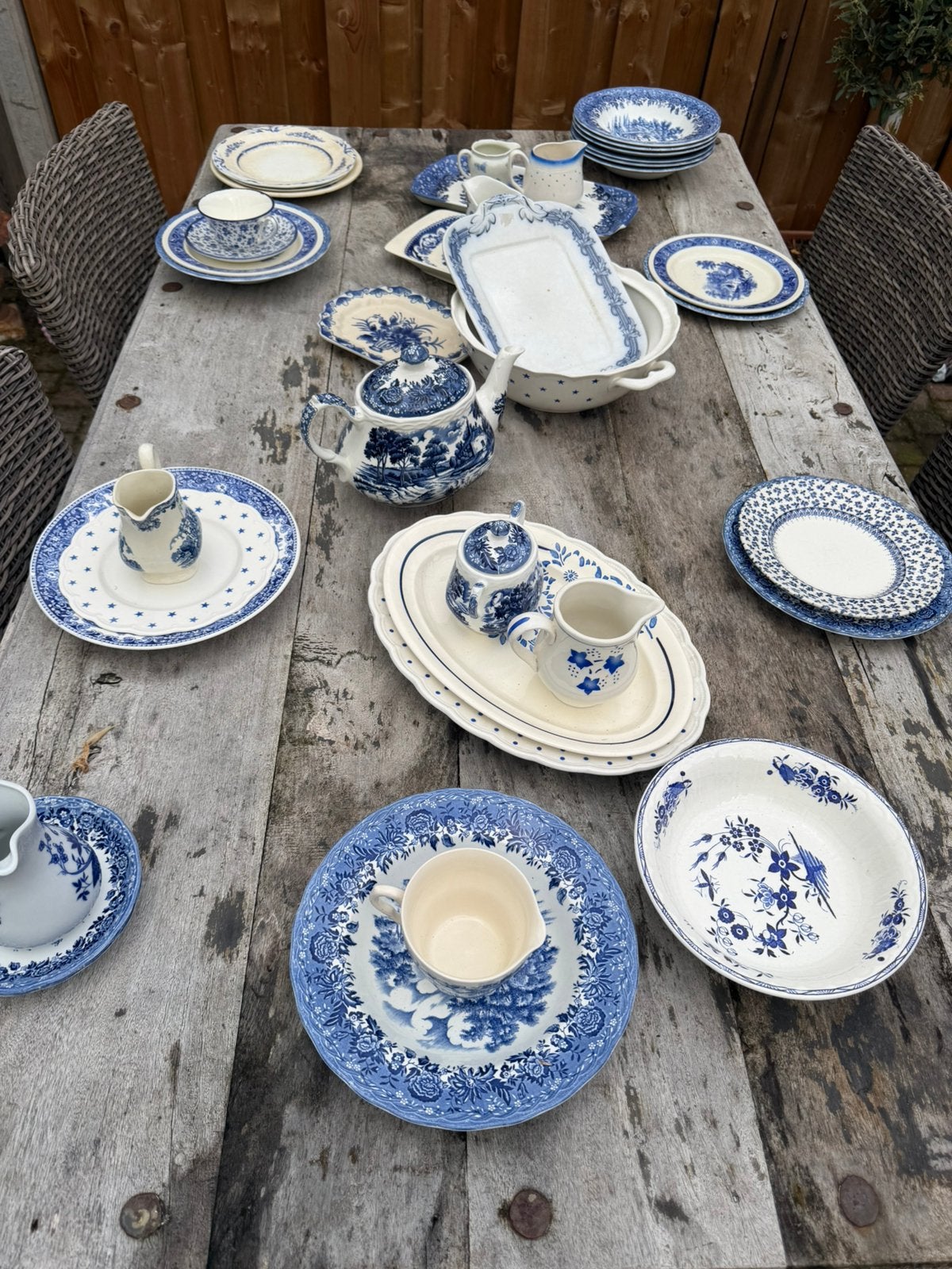 Oud blauw wit samengesteld servies oa boch maestricht, Ophalen
