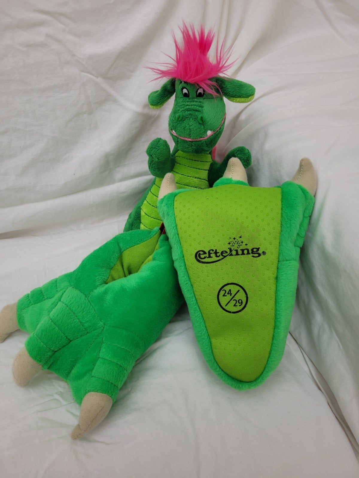 Efteling Draak knuffel met sloffen, maat 24/29, Overige merken, Dinosaurus, Ophalen of Verzenden, Gebruikt