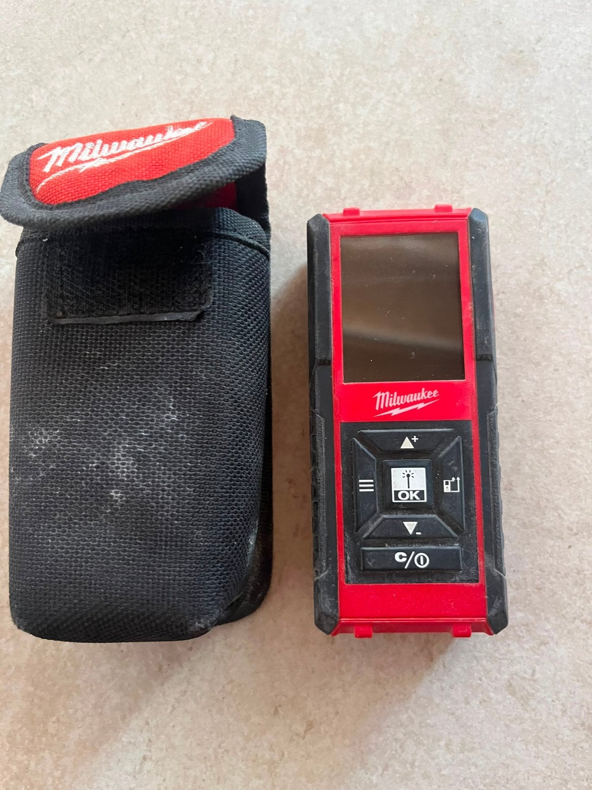 Milwaukee LDM 100 Laserafstandsmeter met hoesje, Ophalen of Verzenden, Gebruikt, Afstand