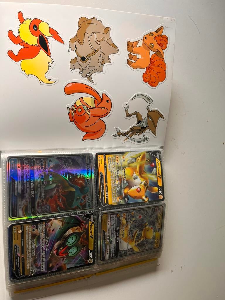 Pokémon Kaarten Verzameling - Rainbow & GX / V / VMAX Bundel, Ophalen of Verzenden, Zo goed als nieuw, Meerdere kaarten