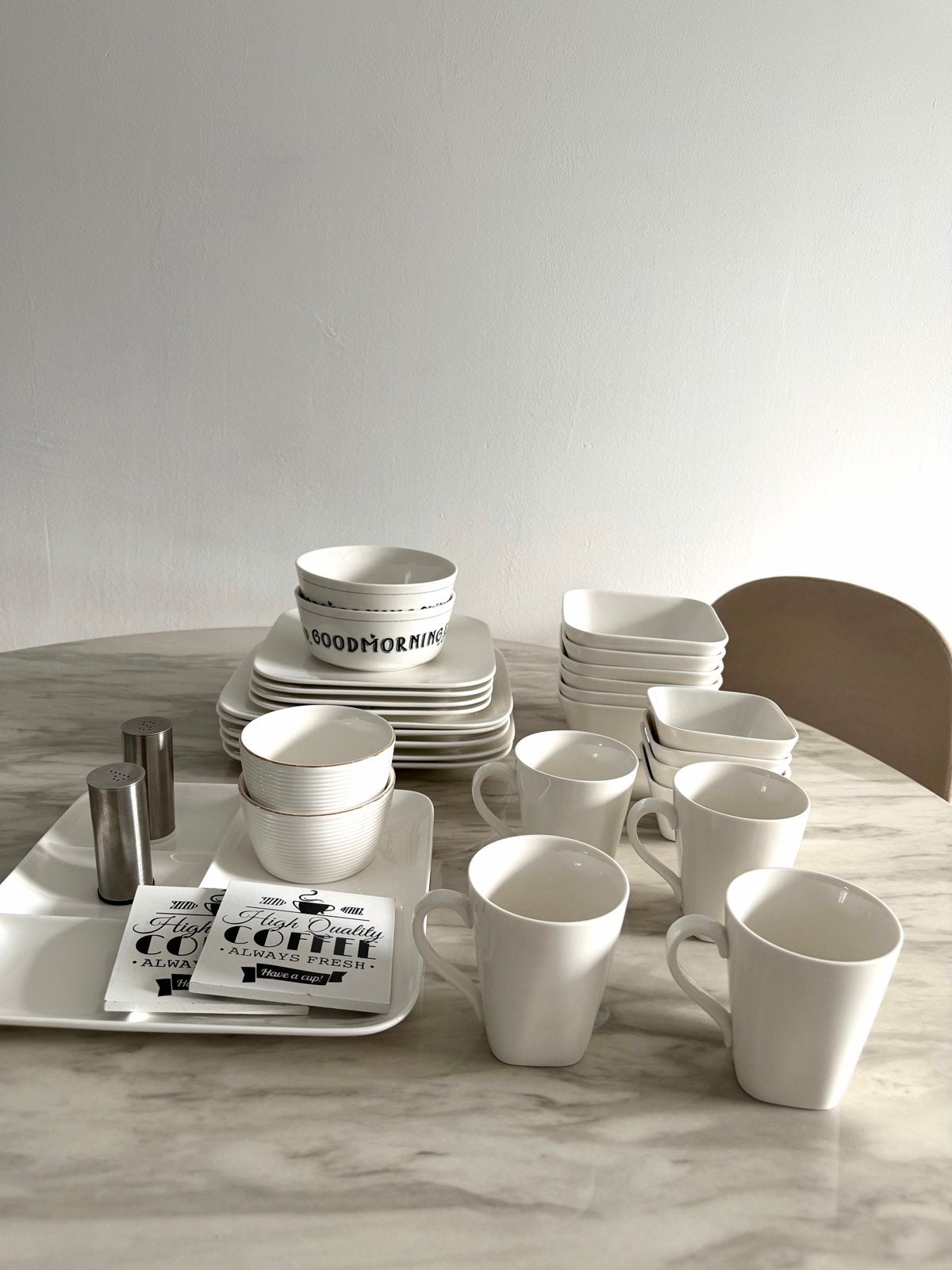 Uitgebreide servies set met glazen en kopjes, Huis en Inrichting, Ophalen, Zo goed als nieuw, Keramiek, Compleet servies