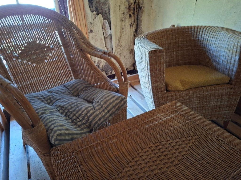 2 rieten stoelen met rieten tafel, Ophalen, Gebruikt, Twee, Bruin