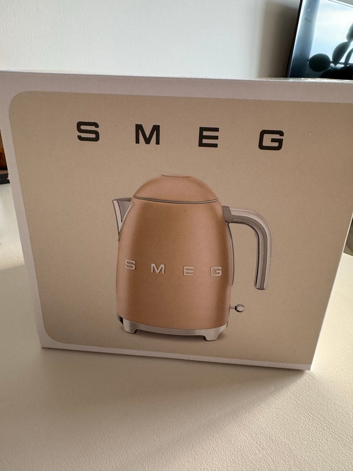 Smeg Retro '50 style Waterkoker - Goud - Nieuw in Doos, Witgoed en Apparatuur, Waterkokers, Ophalen of Verzenden, Nieuw