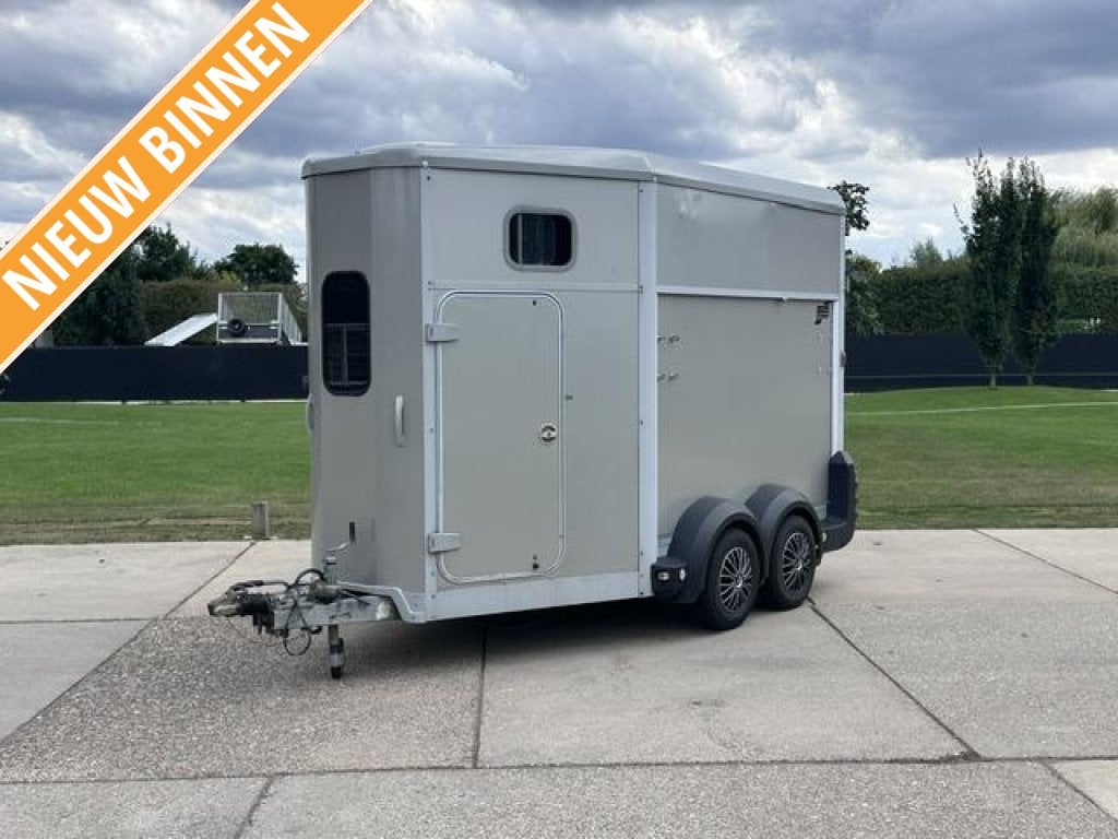 IFOR Williams Trailer HB 511 met vooruitloop paardentrailer