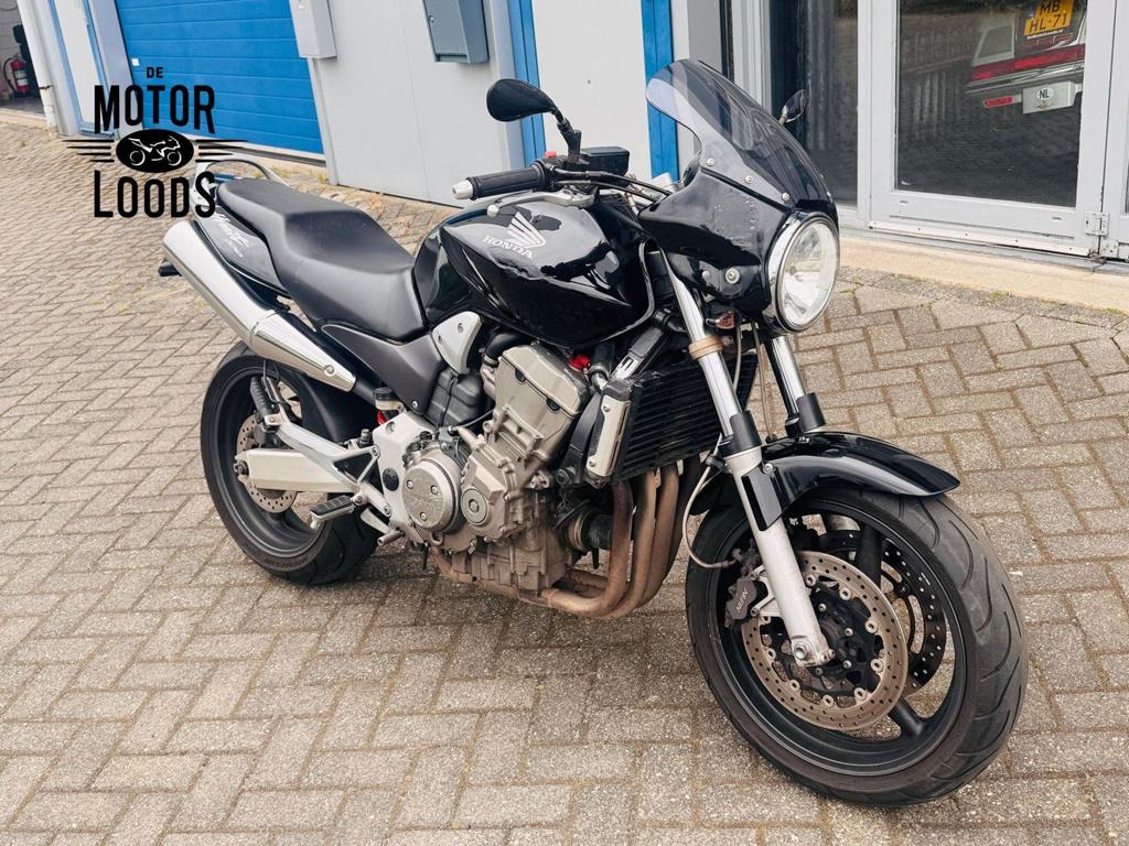 HONDA CB 900 F HORNET. (bj 2002) met lichte schade, Motoren, Motoren | Honda, HONDA, 4 cilinders, Motorrijbewijs A, Meer dan 35 kW