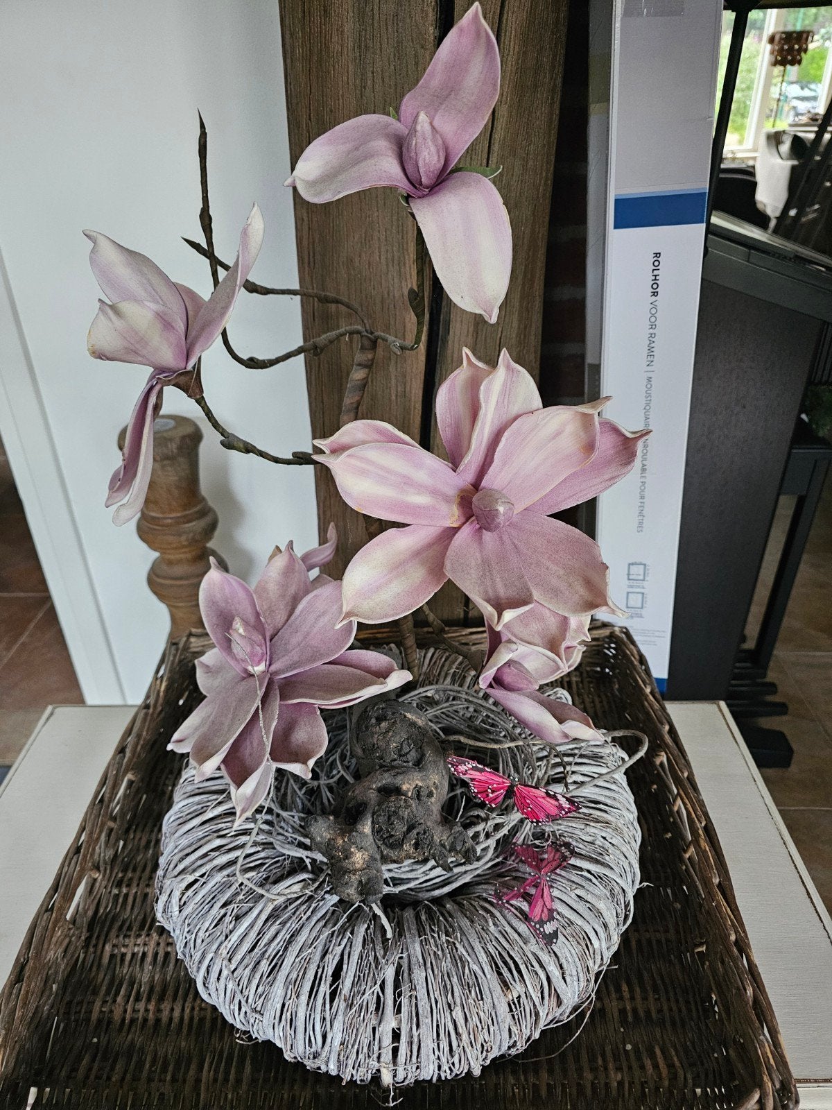 Mooie kunstbloemen met tak en krans, Ophalen of Verzenden