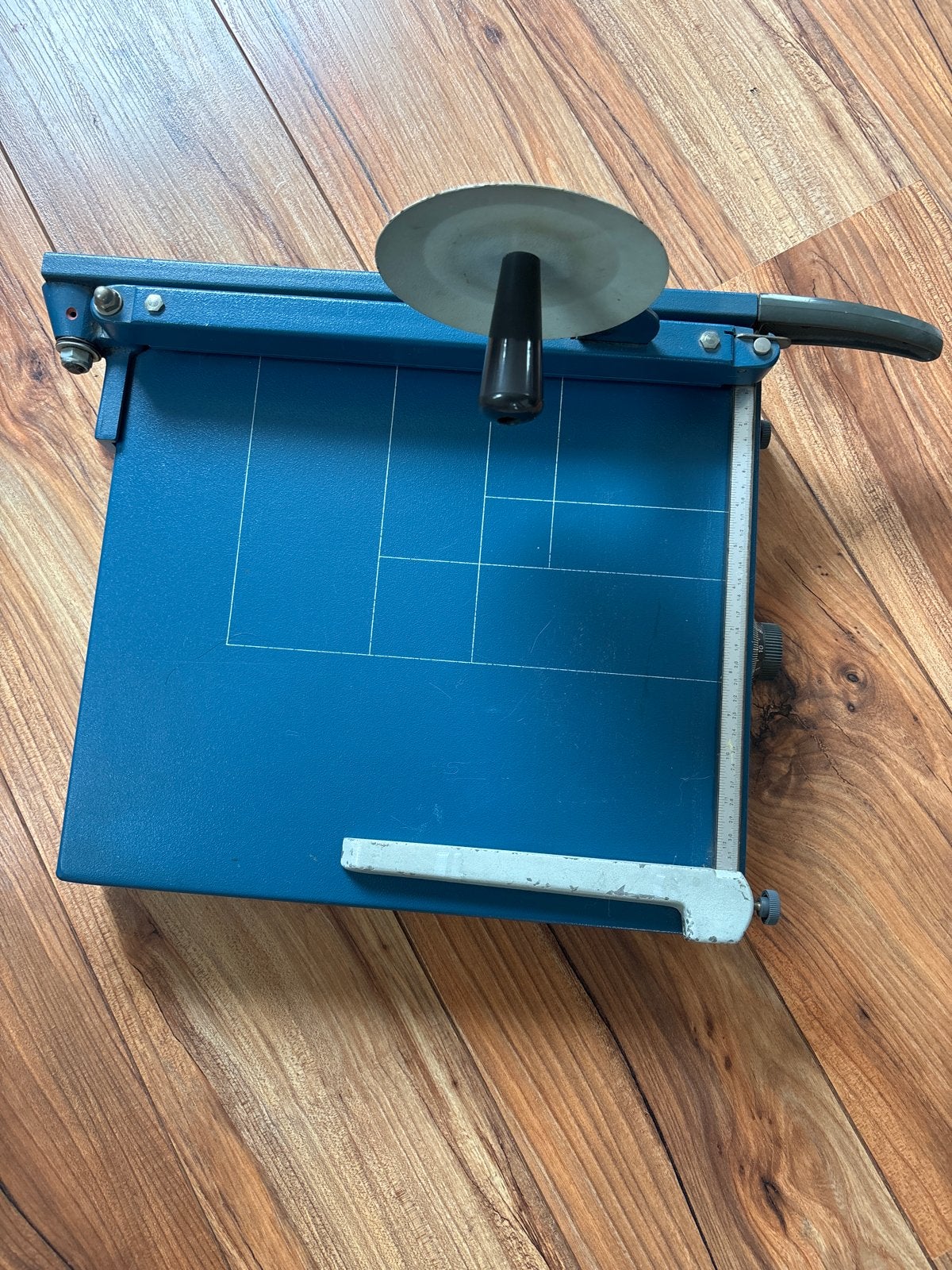 Papiersnijder / Snijmachine voor papier en karton, Hobby en Vrije tijd, Ophalen, Gebruikt, Geschikt voor karton, Gereedschap of Toebehoren