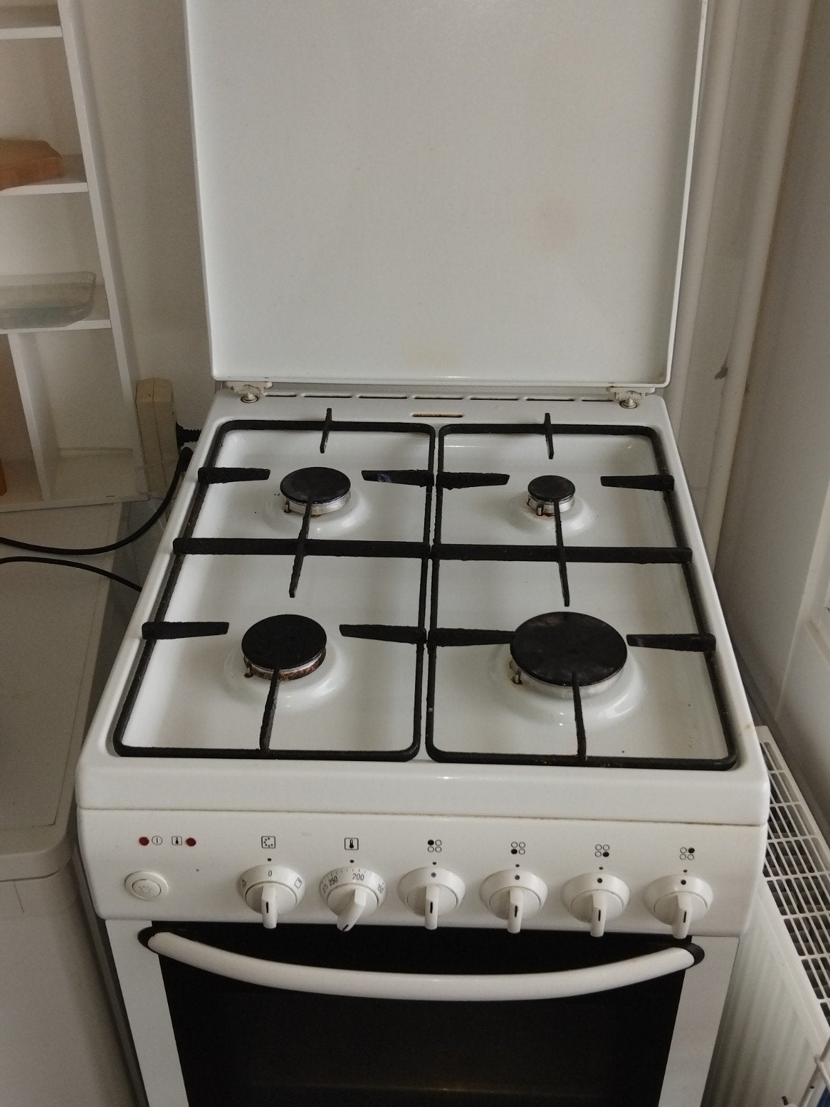 Bosch gasfornuis met oven, Ophalen, 4 kookzones, Zo goed als nieuw, Gas