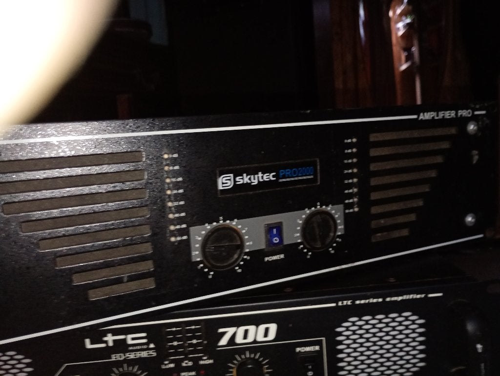 Versterker 2000 watt Skytec, Audio, Tv en Foto, Versterkers en Receivers, Ophalen of Verzenden, Gebruikt, 120 watt of meer, Overige merken