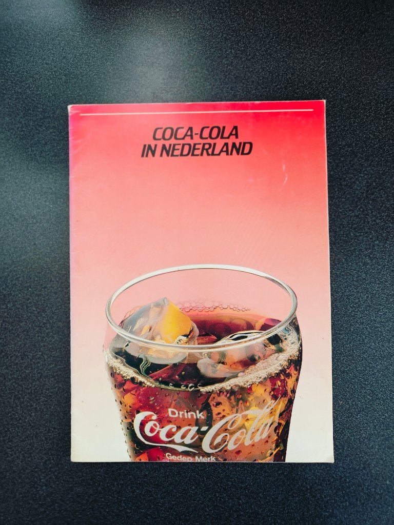 Brochure Coca Cola in Nederland - 1985, Verzamelen, Merken en Reclamevoorwerpen, Ophalen of Verzenden, Zo goed als nieuw, Overige typen