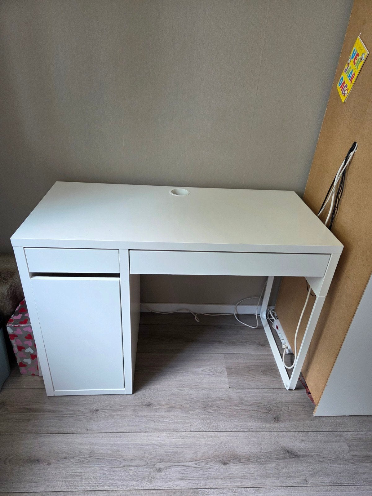 IKEA Micke bureau wit met lades en opbergruimte, Huis en Inrichting, Bureaus, Ophalen, Met lades, Gebruikt, Spaanplaat of MDF