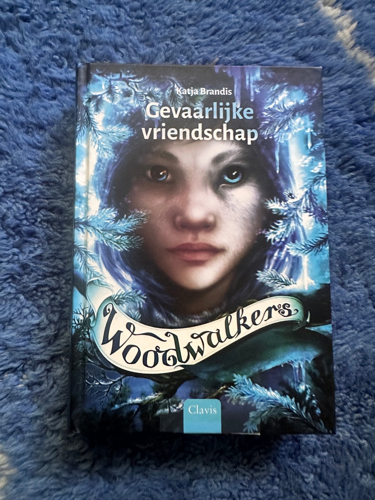 Woodwalkers: Gevaarlijke vriendschap - Katja Brandis, Boeken, Ophalen of Verzenden, Zo goed als nieuw, Fictie