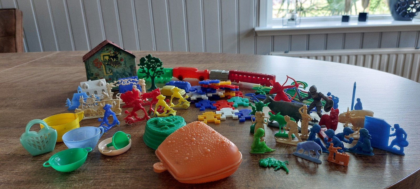 Vintage speelgoed: plastic figuurtjes, keukentje, puzzel, Ophalen, Gebruikt