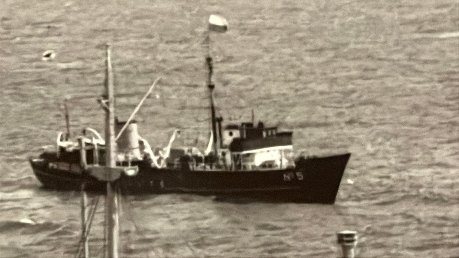 Loodsboot no 5   & tanker & vrachtboot  Skyfoto, Ophalen of Verzenden, Zo goed als nieuw